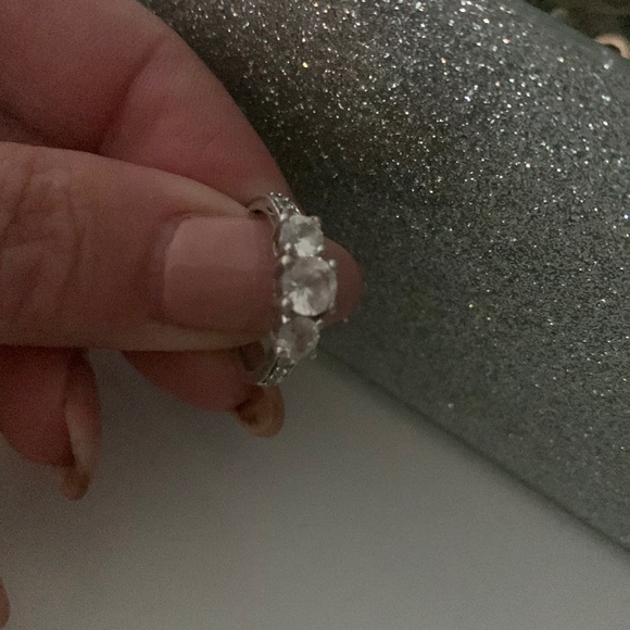 Peoples Jewelry - 🍃 3 Stone Ring-People’s 🍃